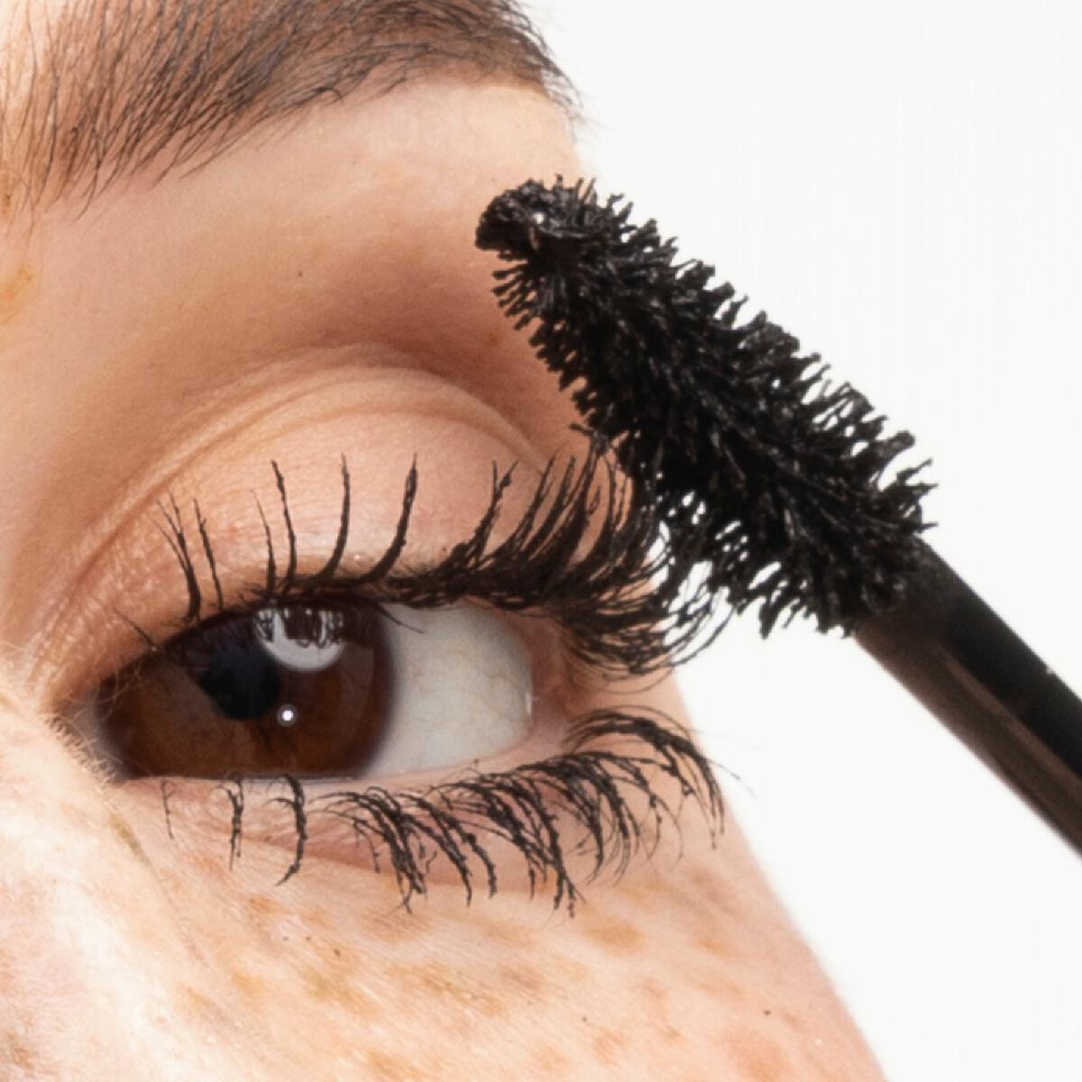 LASH CLASH VOLUME BUILDER
